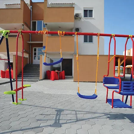 Pet Friendly In نين